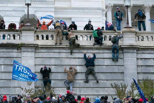 'Ông Trump từ chối cử Vệ binh vì đám đông bạo loạn ủng hộ mình'