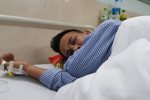 Người đàn ông bị hành hung trước cổng bệnh viện