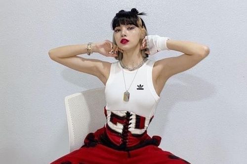 Những món đồ có giá phải chăng được Lisa (BlackPink) diện