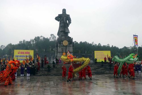 Dâng hương kỷ niệm 232 năm Nguyễn Huệ lên ngôi Hoàng đế, xuất binh đại phá quân Thanh