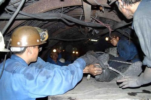 Công nhân công ty than Khe Chàm bị đá rơi đè tử vong