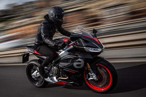 Siêu môtô 'dị nhân' Aprilia Tuono từ 304,9 triệu đồng