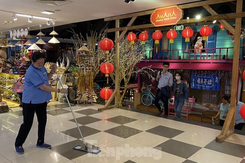Chợ 'ngầm' dưới lòng đất TPHCM đìu hiu vắng khách