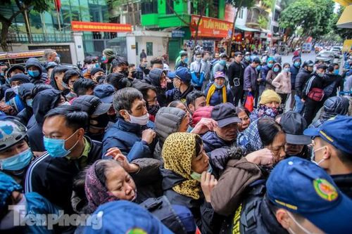 'Biển người' săn vé xem Siêu cúp Quốc gia