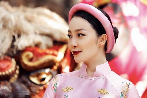 Linh Nga đẹp cuốn hút ở Việt Phủ