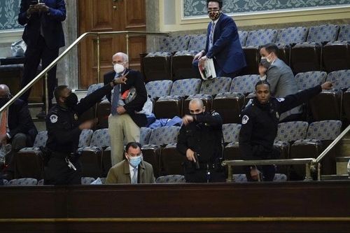 Mỹ lo mất tài liệu nhạy cảm trong vụ bạo động ở đồi Capitol