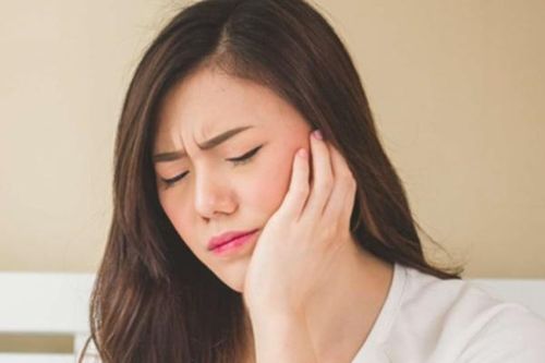 Vì sao răng bị ê buốt, khắc phục thế nào?