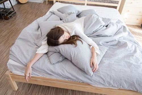 4 nguyên nhân khiến đồi mồi xuất hiện sớm trên da mặt người trẻ