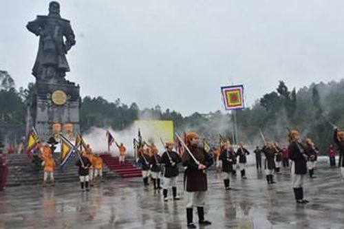Tái hiện hình ảnh Nguyễn Huệ lên ngôi Hoàng đế và xuất binh đại phá quân Thanh