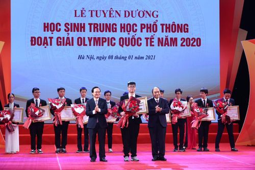 Tặng huân chương lao động cho học sinh đoạt giải olympic quốc tế