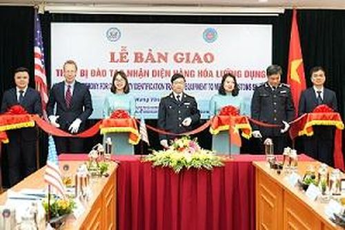 Chính phủ Mỹ tài trợ thiết bị đào tạo nhận diện hàng hóa lưỡng dụng trị giá 40.000 USD cho Hải quan Việt Nam