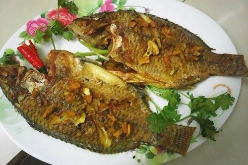 Bó túi bí quyết rán cá giòn tan, không bắn không sát