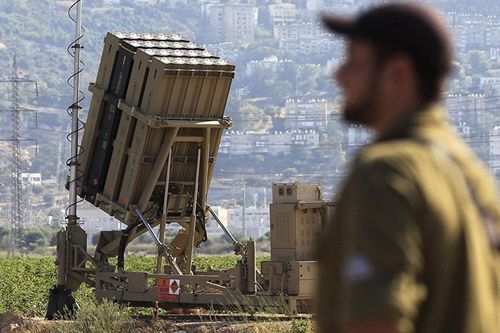 Israel triển khai hệ thống Vòm Sắt để đối phó cuộc tấn công của Houthi