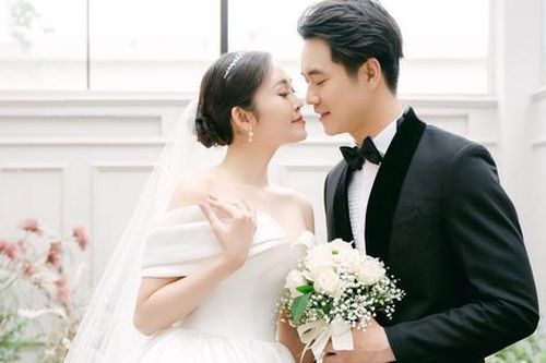Ảnh cưới ngọt ngào của MC Thùy Linh và chú rể kém 5 tuổi