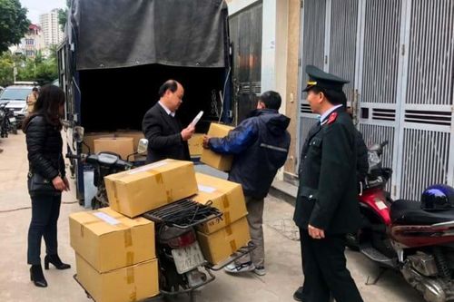 Thu giữ khoảng 40.000 cuốn sách giả khi bất ngờ kiểm tra 2 địa điểm ở Hà Nội