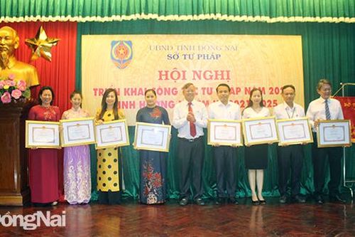 Lấy quyền và lợi ích hợp pháp của người dân là trung tâm