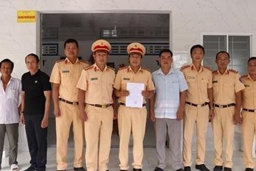 CSGT Sóc Trăng bàn giao nhà Nghĩa tình đồng đội