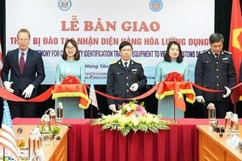 Tiếp nhận thiết bị đào tạo nhận diện hàng hóa lưỡng dụng do Hoa Kỳ tài trợ