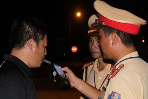 Phạt 2 tài xế 70 triệu đồng do không chịu đo độ cồn và dương tính ma túy