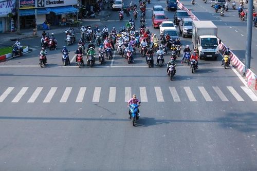 Thay vì bỏ đồng hồ đếm ngược, phải phạt nặng người vượt đèn đỏ