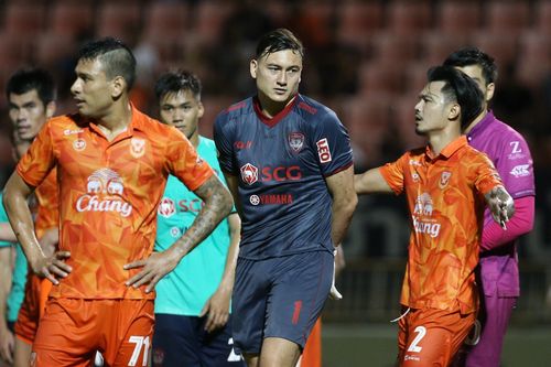 Sang Nhật thi đấu, Văn Lâm phải cạnh tranh với loạt 'công thần hạng nhất'
