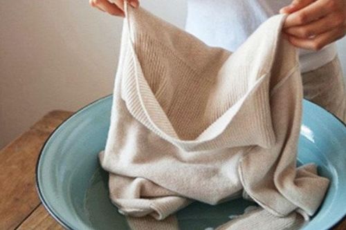 Mẹo tẩy vết mốc trên quần áo cực hiệu nghiệm