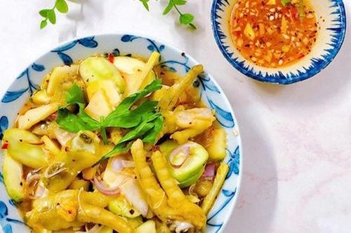 Ngon 'tụt lưỡi' món chân gà trộn xoài non