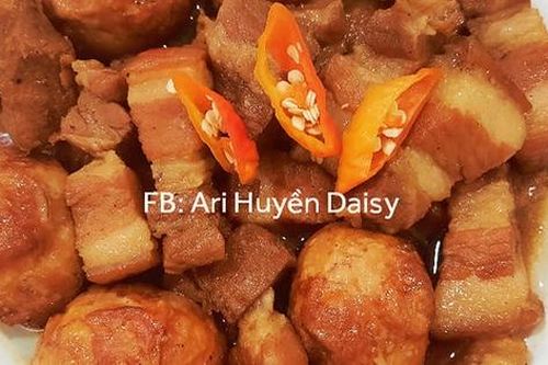 Thịt kho tàu thêm vài giọt này, thành phẩm trong veo, thơm phức, ăn đến đâu tan trong miệng đến đấy