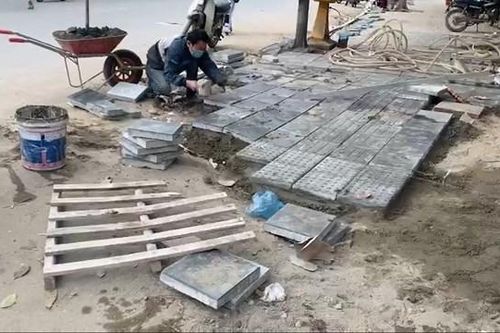 Hà Nội: Nhiều hộ kinh doanh ảnh hưởng vì vỉa hè bị đào bới ồ ạt