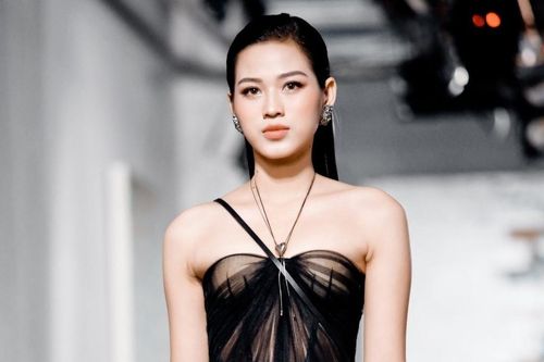 Hoa hậu Đỗ Thị Hà diễn show của nhà thiết kế Trần Hùng