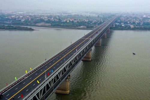 Trải nghiệm cung đường cầu Thăng Long sau cải tạo