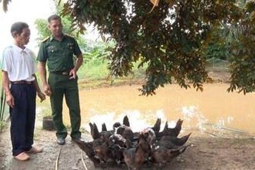 Đảng viên người dân tộc thiểu số giúp đồng bào từng bước thoát nghèo