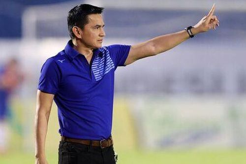 Kiatisak kinh ngạc về khả năng chơi bóng của cầu thủ Nam Định