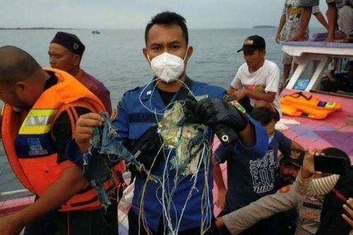 Công bố thông tin ban đầu về vụ tai nạn máy bay Indonesia: Máy bay không đi về hướng được phép