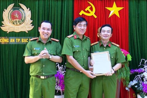 Công an Bạc Liêu 'thưởng nóng' các đơn vị có thành tích thực hiện tấn công, trấn áp tội phạm