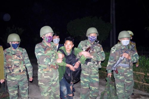 Cuộc chiến trong rừng thẳm: Những 'người đá' trong rừng
