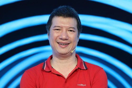 BLV Quang Huy tiết lộ tháng lương đầu tiên bình luận bóng đá