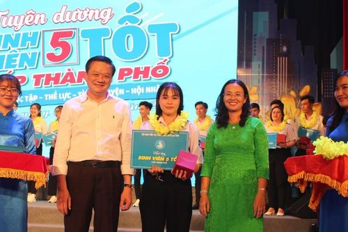 Cần Thơ tuyên dương 231 'Sinh viên 5 tốt' cấp thành phố