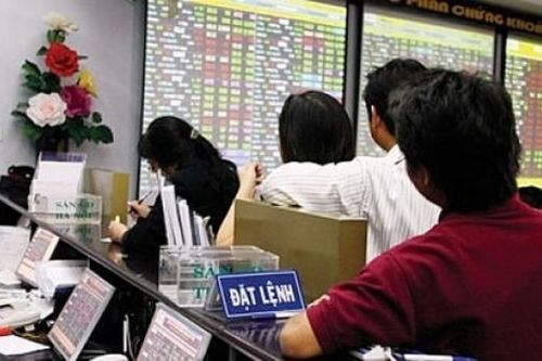Tháng củ mật, chứng khoán còn sức bật?