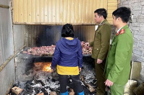 Thanh Hóa: Đột kích lò sản xuất mỡ bẩn trong trang trại bỏ hoang