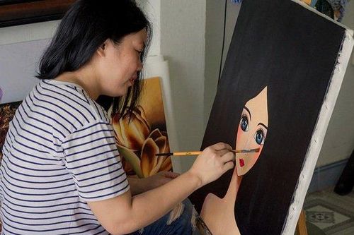 Ngỡ ngàng với bức tranh nghệ thuật làm từ sỏi, đá của nữ họa sĩ 8X