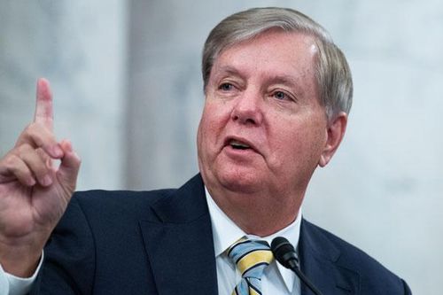 Thượng nghị sĩ Mỹ phẫn nộ trước việc Twitter chặn Trump thay vì lãnh tụ tối cao Iran