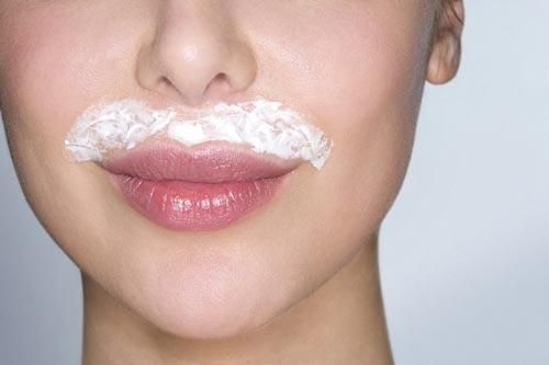 Cách tẩy ria mép đơn giản mà không hại da