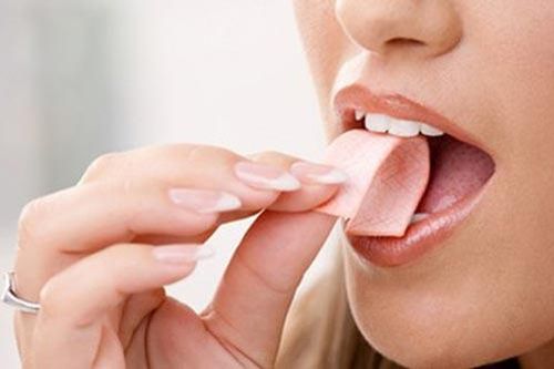 Hậu quả khôn lường khi thường xuyên nhai kẹo cao su