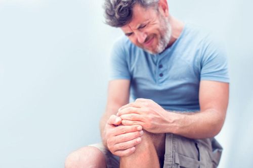 Thời tiết ảnh hưởng như thế nào đến sưng khớp?