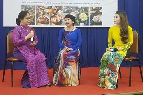 Sách 'Hoài niệm mứt Tết' và chuyện của những chuyên gia ẩm thực Huế
