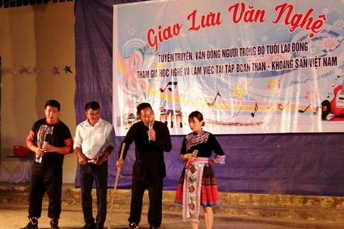 Cầu nối đưa thông tin đến với người dân