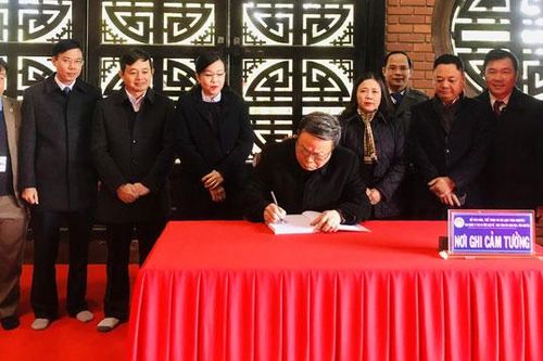 Đoàn Công tác của Quốc hội dâng hương tưởng niệm Chủ tịch Hồ Chí Minh tại ATK Định Hóa