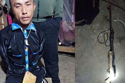 Bắt đối tượng mua bán 1 bánh heroin, 'thủ' 2 khẩu súng tự chế