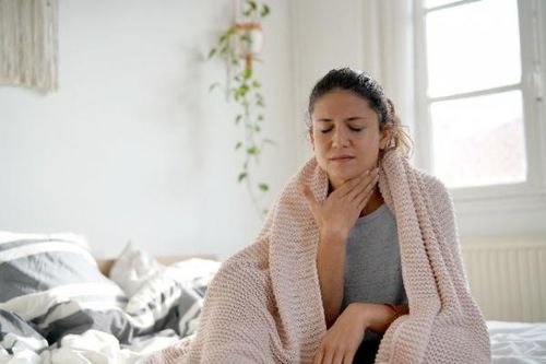 Vì sao cần bổ sung vitamin C khi bị viêm họng?